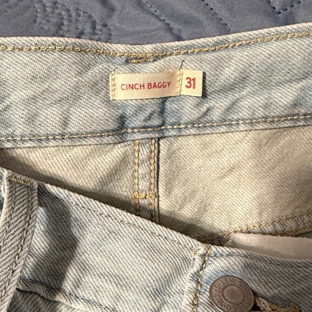 Levi's High Rise Cinch Baggy Jeans - Picture 6 of 9